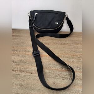 Lululemon Women's Color Black Crossbody Bag Adjustable Strap